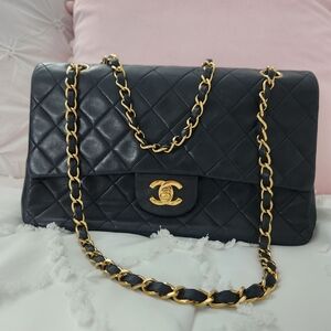 CHANEL Black Quilted Shoulder Bag with Gold Chain